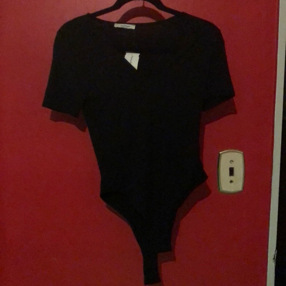 lack v-neck bodysuit